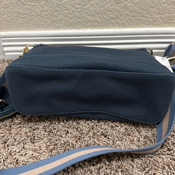 NWT, Coach Swinger Bag - Picture 5 of 6